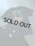 【carhartt】"Loose Fit Heavyweight Pocket Camo Logo Graphic T-Shirt / Black"