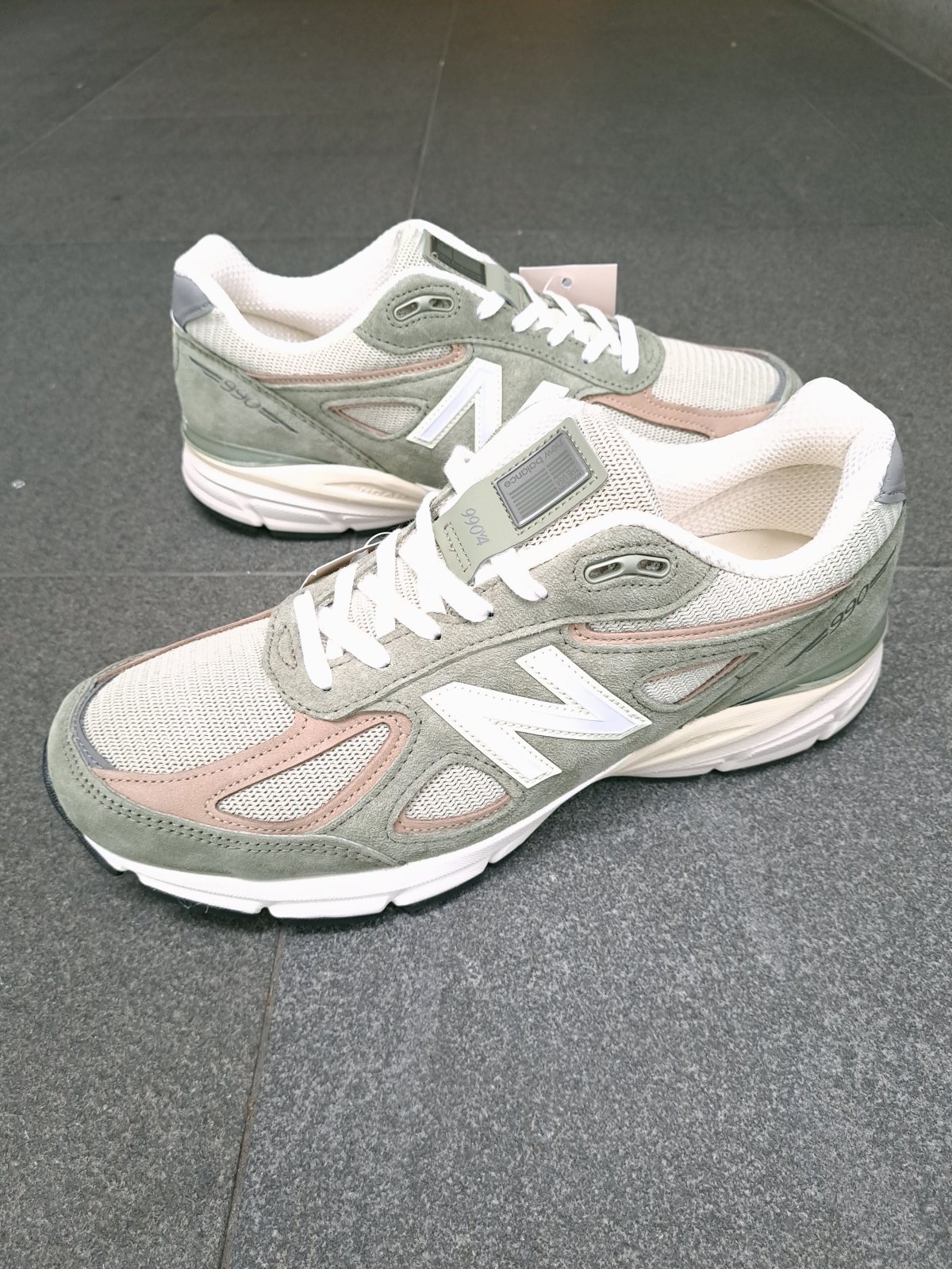 画像1: 【new balance】"M990 GT4"